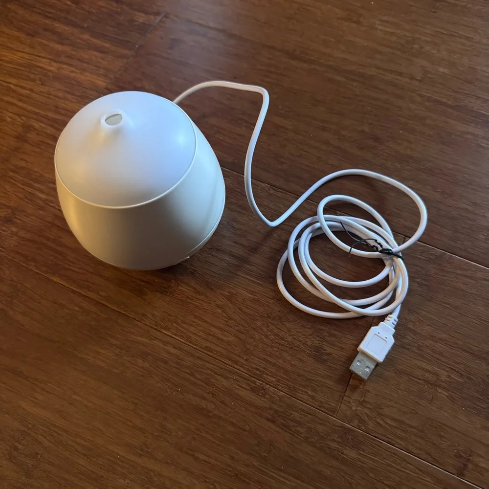 Aromatherapy Essential Oil Diffuser & Humidifier Color LED Lights Mini USB White